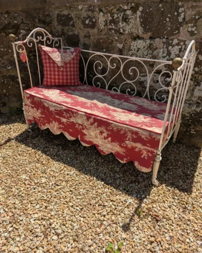 Lit banquette ancien fer forgé et matelas