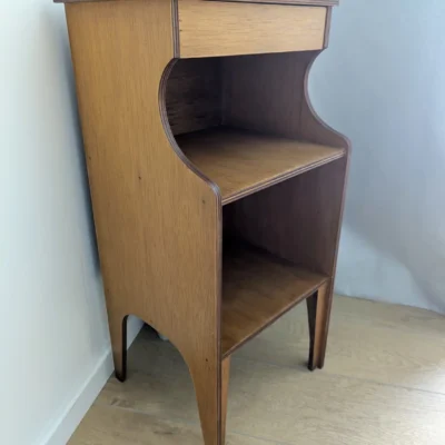 Petit meuble en bois vintage à tiroir