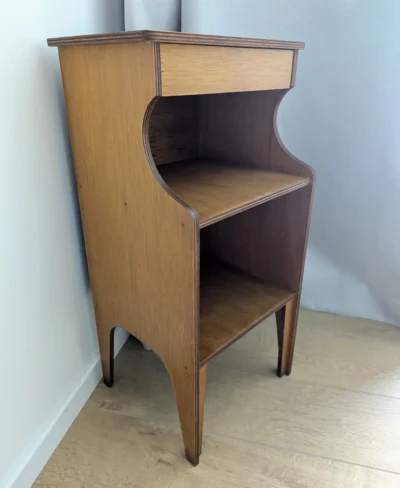 Petit meuble en bois vintage à tiroir