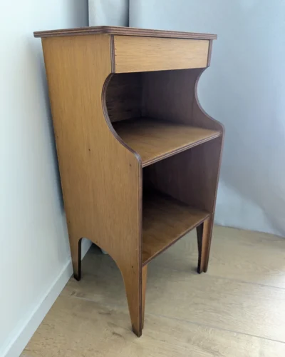 Petit meuble en bois vintage à tiroir