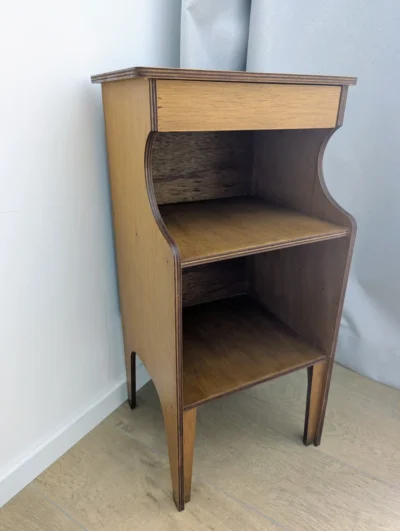 Petit meuble en bois vintage à tiroir