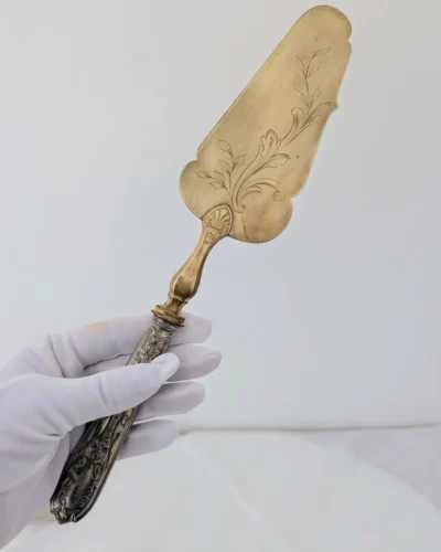 Pelle à tarte vintage dorée et argentée finement ciselée - Art de la table Villa Brieg