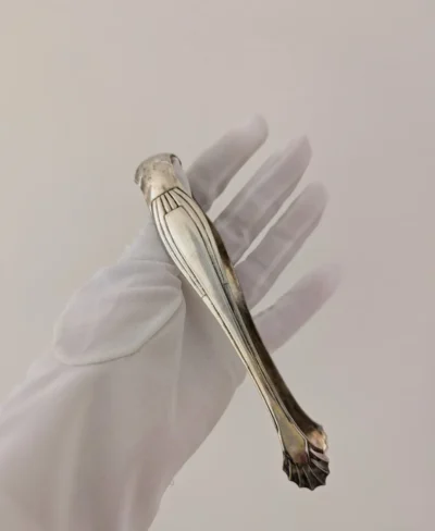 Pince à sucre Art Déco en métal argenté dans écrin bijouterie Raoul Simon - Villa Brieg