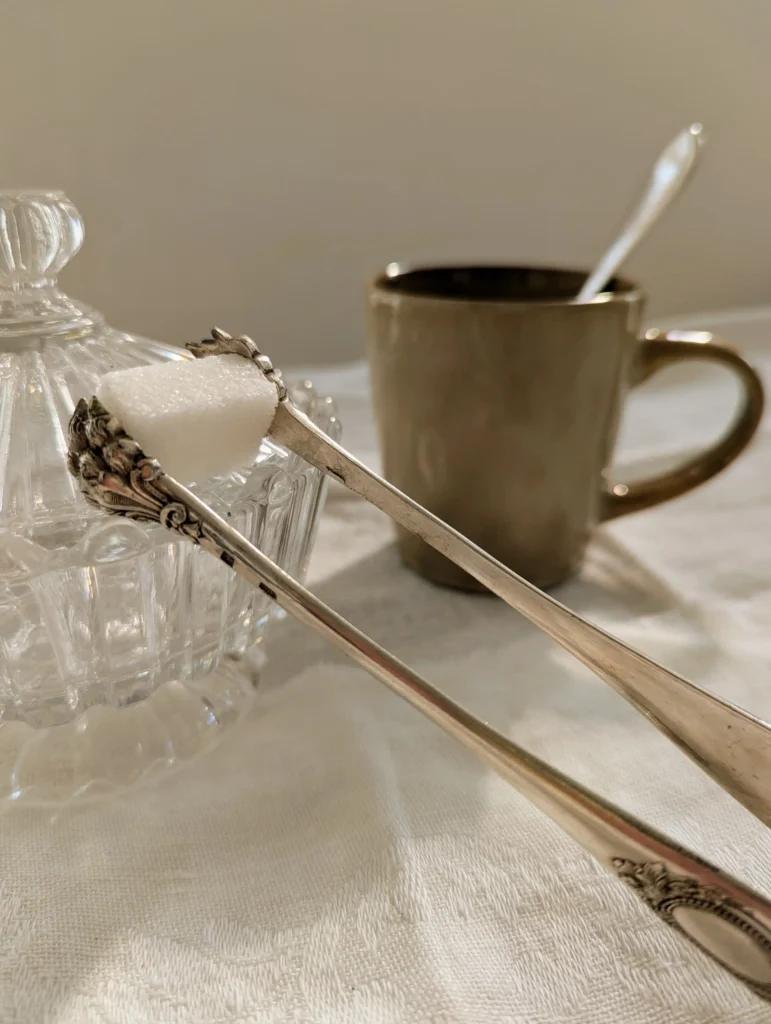 Argenterie Pince à sucre vintage en métal argenté Cailar Bayard - Art de la table Villa Brieg