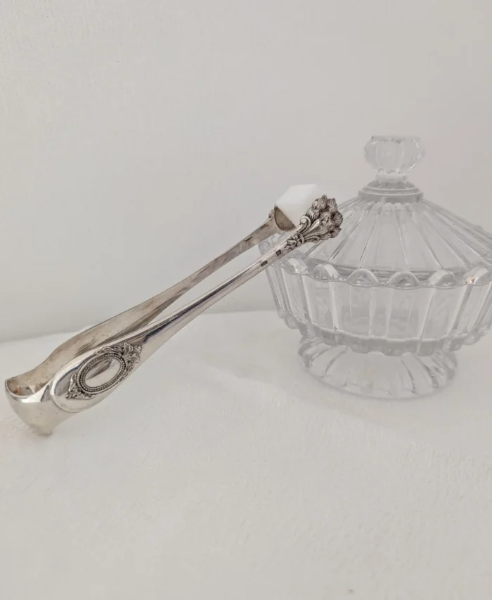 Pince à sucre vintage en métal argenté Cailar Bayard - Art de la table Villa Brieg