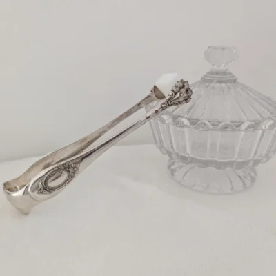 Pince à sucre vintage en métal argenté Cailar Bayard - Art de la table Villa Brieg