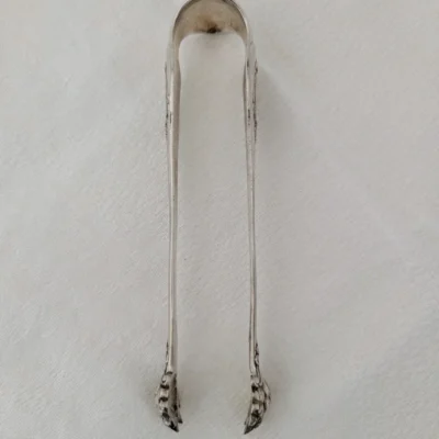 Pince à sucre vintage en métal argenté Cailar Bayard - Art de la table Villa Brieg