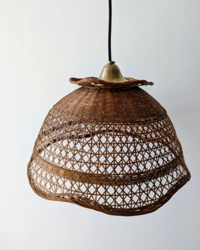 Suspension osier vintage ajourée restaurée