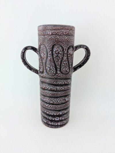 Vase tubulaire à anses en grès émaillé de Jean Austruy, céramique d'atelier française des années 60 au décor moucheté brun et gris.