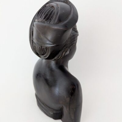 Sculpture artisanale balinaise en bois noir