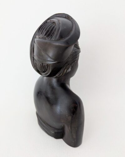 Sculpture artisanale balinaise en bois noir