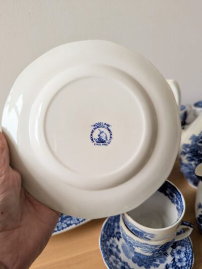 Service à café complet en faïence anglaise Enoch Wedgwood modèle Woodland décor marron de paysages forestiers et gibier