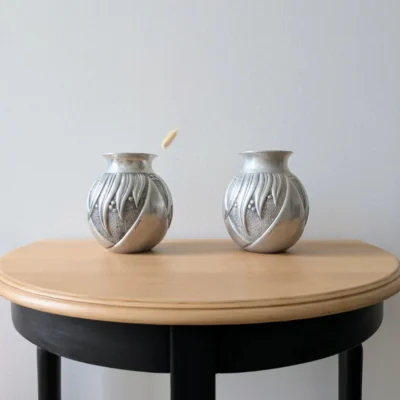 paire de vases en aliométal signés IRMAN