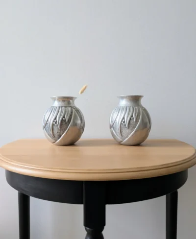 paire de vases en aliométal signés IRMAN