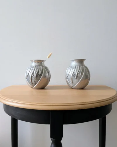 paire de vases en aliométal signés IRMAN