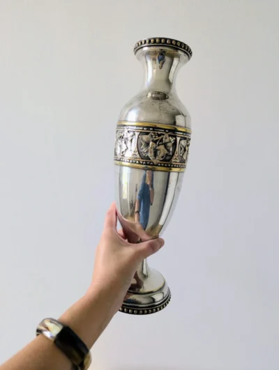 vase ancien métal argenté décor vigne