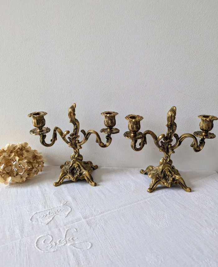 Paire de bougeoirs baroques vintage