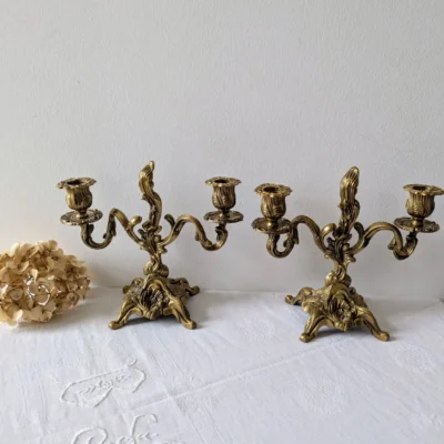 Paire de bougeoirs baroques vintage