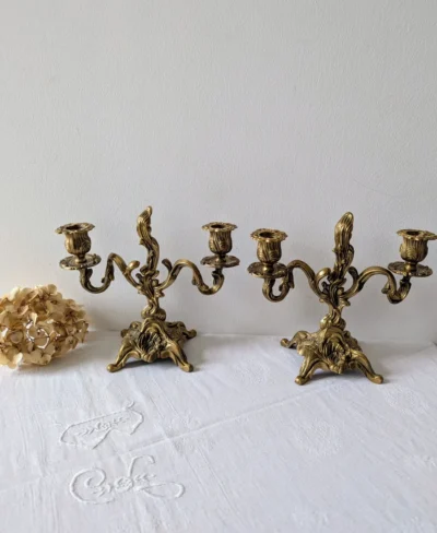 Paire de bougeoirs baroques vintage