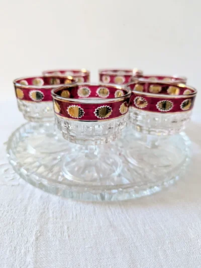 Service de fête italien en verre rouge et or avec son plateau vintage