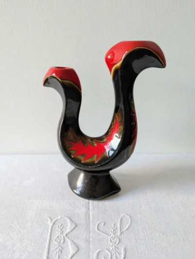 Bougeoir céramique vintage rouge et noir sculptural, design Fat Lava esprit West Germany années 60, chandelier graphique double.