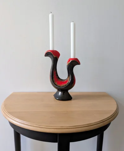Bougeoir vintage rouge noir avec bougies