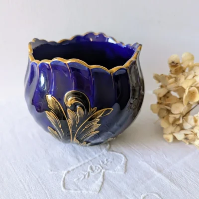 Cache-pot ancien en faïence bleu cobalt et or signé KG Lunéville France Villa Brieg