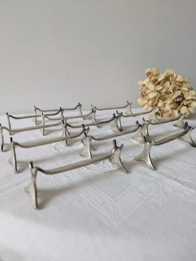 Porte-couteaux Christofle modèle Moderne – ligne épurée et décor torsadé