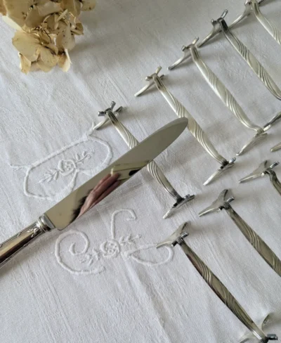 Porte-couteau Christofle modèle Moderne – ligne épurée et décor torsadé