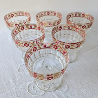 coupe en verre vintage rouge et doré