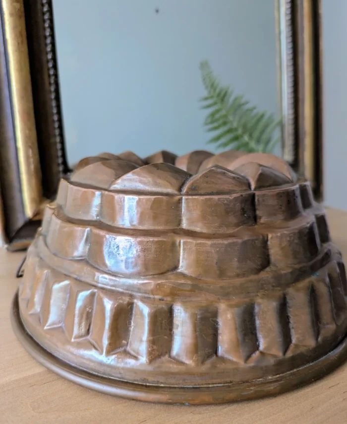 Moule à kouglof ancien en cuivre relief spiralé à suspendre