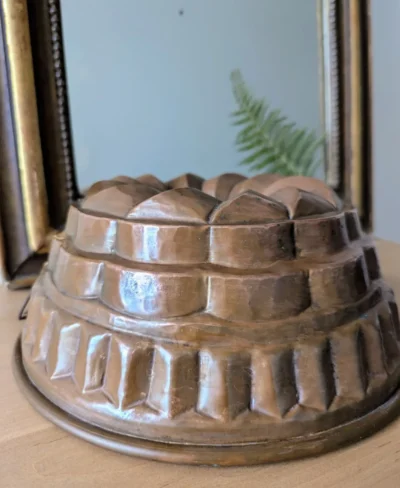 Moule à kouglof ancien en cuivre relief spiralé à suspendre