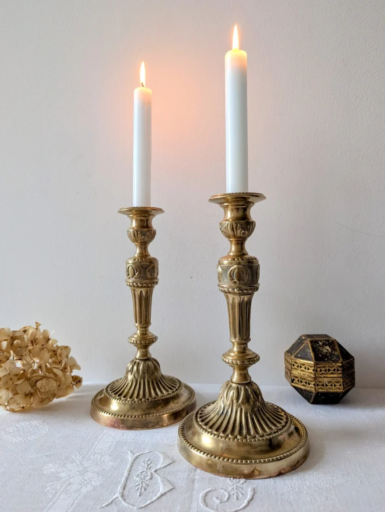 Paire de bougeoirs authentiques