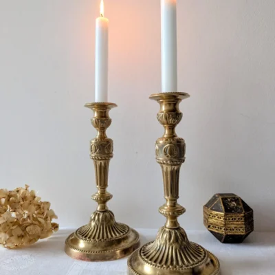 Paire de bougeoirs authentiques