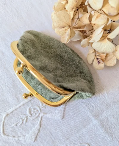 porte monnaie vintage cuir suédé vert sauge Villa Brieg