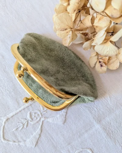 porte monnaie vintage cuir suédé vert sauge Villa Brieg