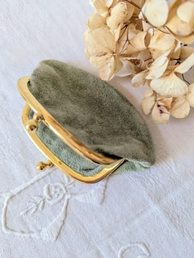 porte monnaie vintage cuir suédé vert sauge Villa Brieg