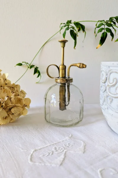 vaporisateur ancien en laiton doré et verre