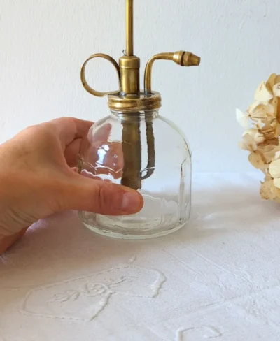 vaporisateur ancien en laiton doré et verre