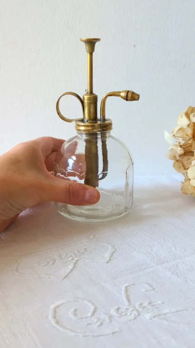 vaporisateur ancien en laiton doré et verre