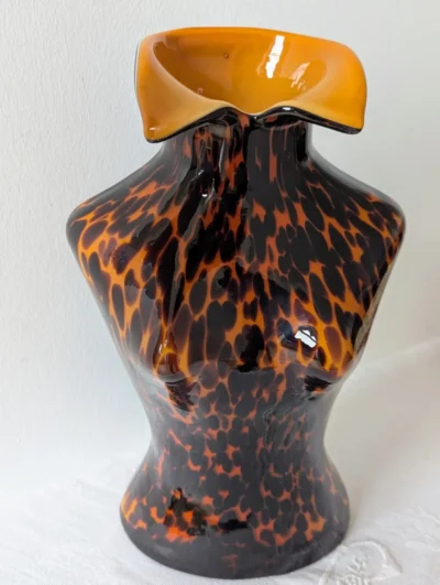 Vase style Murano léopard ambre vintage silhouette féminine décorative Villa Brieg
