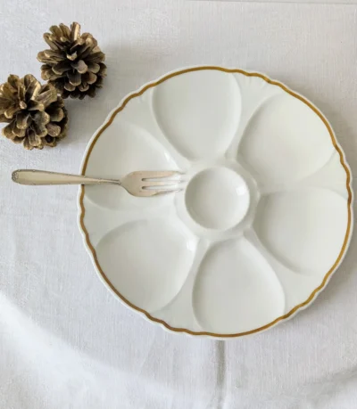 Assiette à huîtres Delvaux Limoges avec fourchette ancienne