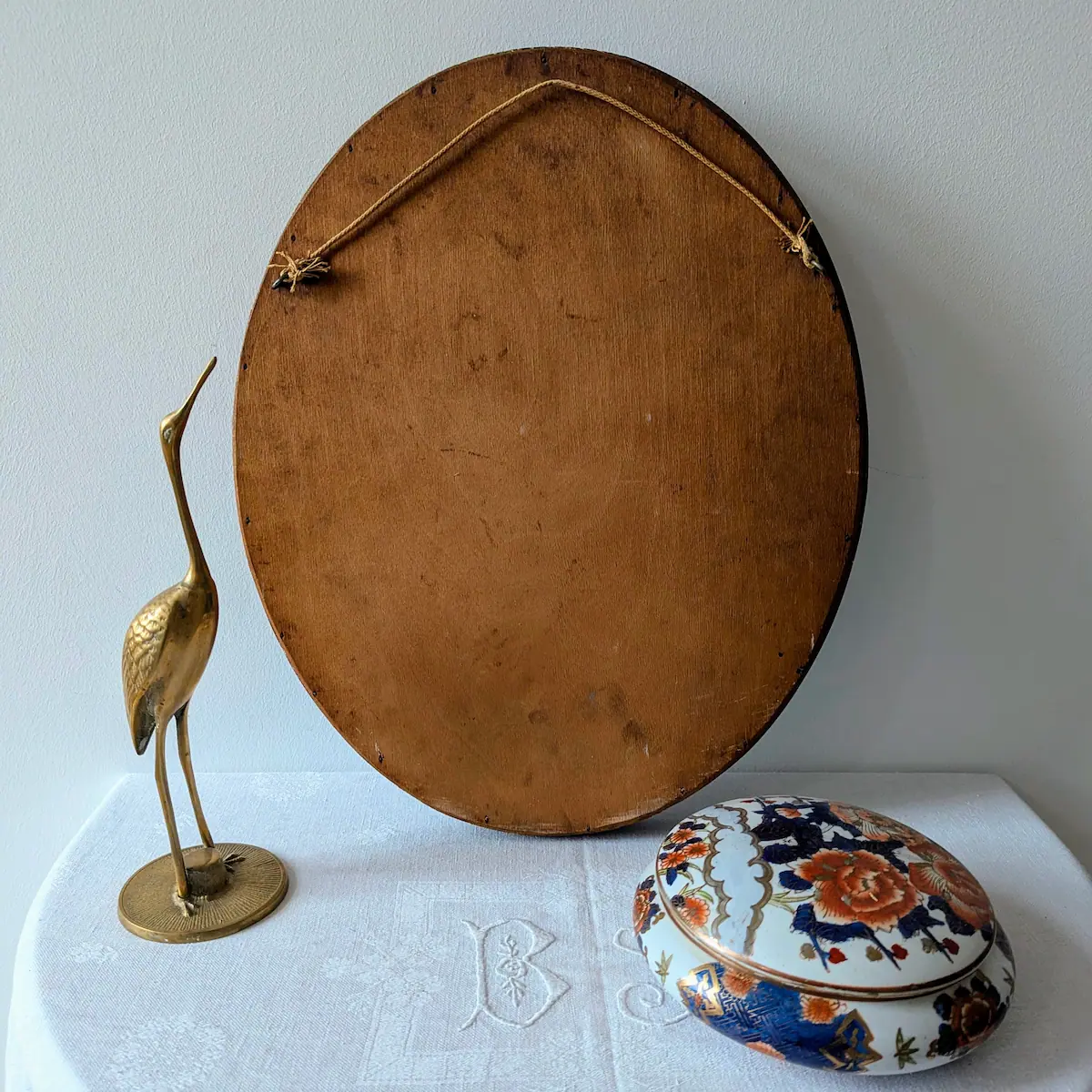 Dos du miroir ancien en bois avec système d'accroche d'époque