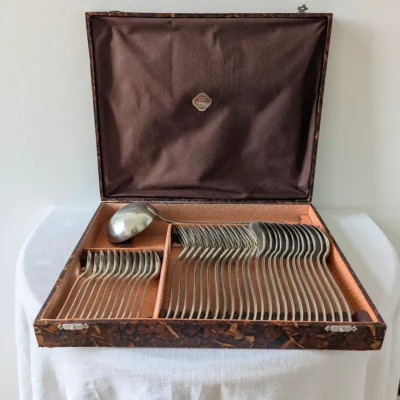 Ménagère métal argenté ancienne Apollo 37 pièces dans son coffret