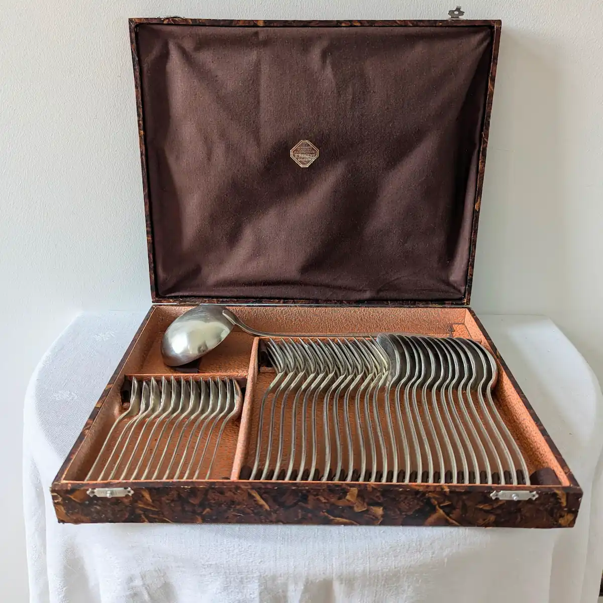 Ménagère métal argenté ancienne Apollo 37 pièces dans son coffret