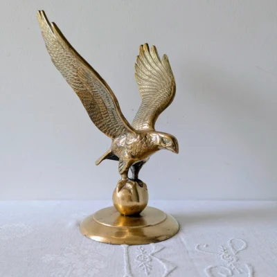 Aigle décoratif ancien en laiton massif des années 70