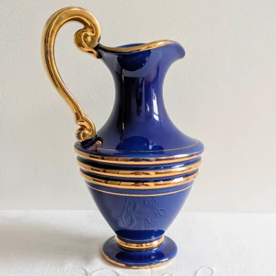Carafe ancienne en céramique bleu cobalt et dorure vintage