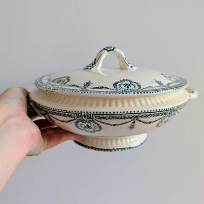 Petite soupière ancienne en Terre de Fer format rare et élégant