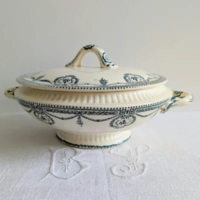 Soupière ancienne Terre de Fer À la Ville des Ternes Paris décor vert