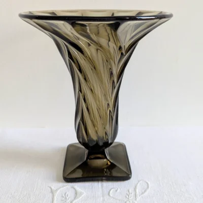 Vase vintage verre fumé torsadé silhouette sculpturale Art Déco